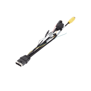 Cable adaptador / posibilita la inclusión de un canal IP, incorpora salida de video conector tipo aviación 4 pines y datos